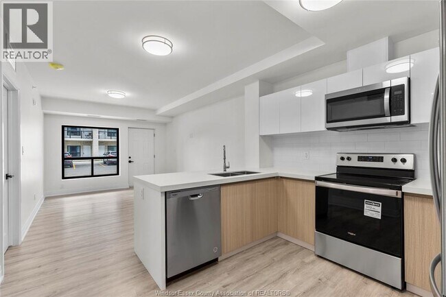 3340 Stella Crescent in Windsor, ON - Building Photo - Building Photo