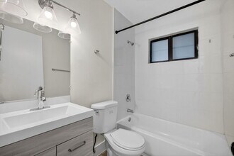 615 NE 26th St in Wilton Manors, FL - Foto de edificio - Building Photo