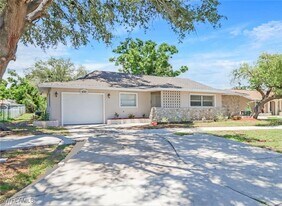 4325 SE 16th Pl in Cape Coral, FL - Building Photo