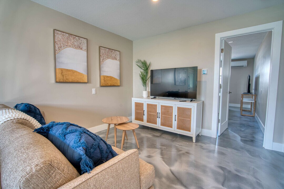126 Mango St in Fort Myers Beach, FL - Building Photo