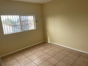 1320 E 75th St in Los Angeles, CA - Building Photo - Building Photo