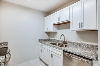 3225 E Riverside Dr in Ft. Myers, FL - Building Photo - Building Photo