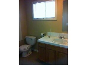 15515 Randall Ave in Fontana, CA - Foto de edificio - Building Photo
