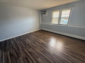 1219 2nd Ave in New Hyde Park, NY - Building Photo - Building Photo