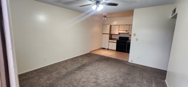1041 N Mesa Dr in Mesa, AZ - Building Photo - Building Photo