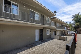 2615 26th Ave in Oakland, CA - Foto de edificio - Building Photo