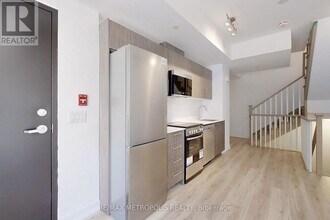 42-871 SHEPPARD Ave in Toronto, ON - Building Photo - Building Photo