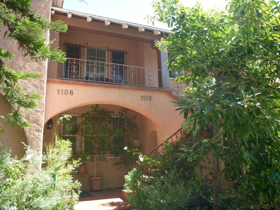 1110 S Wooster St in Los Angeles, CA - Building Photo