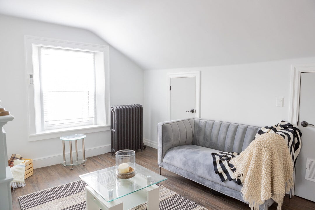 2014 Edinburgh Dr in Burlington, ON - Building Photo