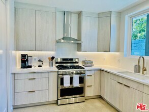 948 E 67th St in Inglewood, CA - Building Photo - Building Photo