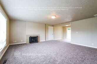 24116 11th Ave S in Des Moines, WA - Foto de edificio - Building Photo