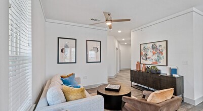 1700 Katy Fort Bend Rd in Katy, TX - Foto de edificio - Building Photo