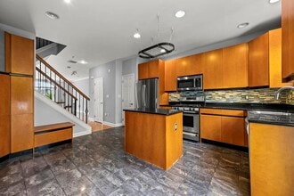 235 Price Ct in West New York, NJ - Building Photo - Building Photo