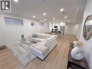 31 Colin Crescent in Hamilton, ON - Building Photo - Building Photo