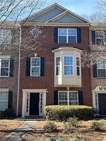 607 Pecan Knoll Dr in Marietta, GA - Building Photo
