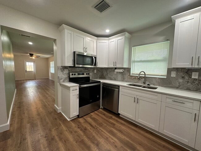 5932 Mckee Lake Dr N in St. Petersburg, FL - Building Photo - Building Photo