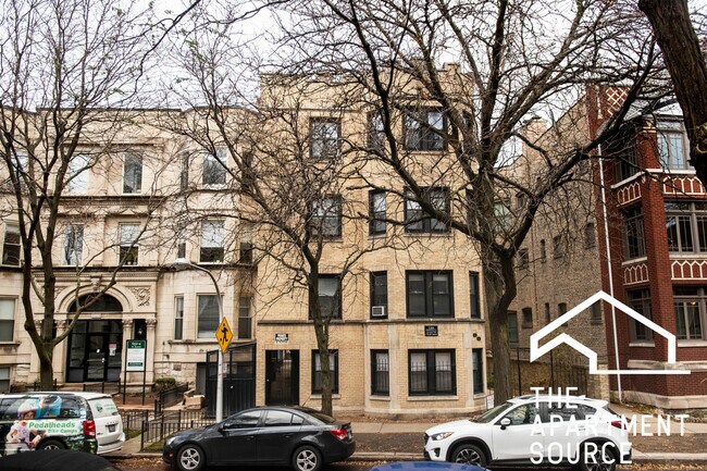 660 W Roscoe St, Unit 3N in Chicago, IL - Building Photo - Building Photo