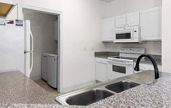 6010 Windsor Green Way in Myrtle Beach, SC - Foto de edificio - Building Photo