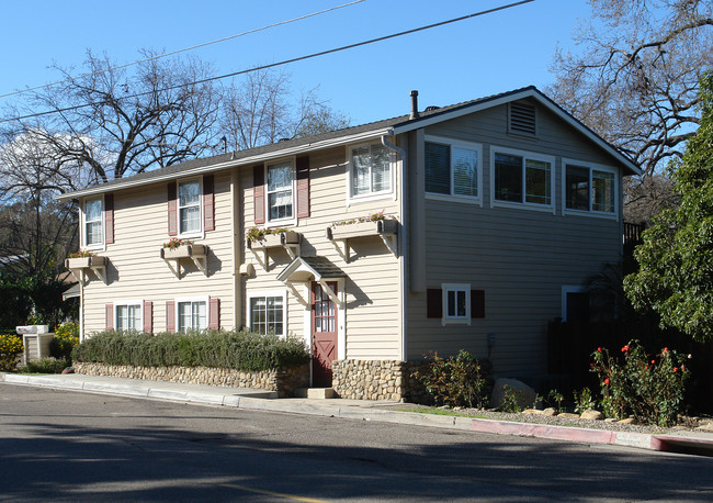 312 W Matilija St in Ojai, CA - Building Photo - Building Photo