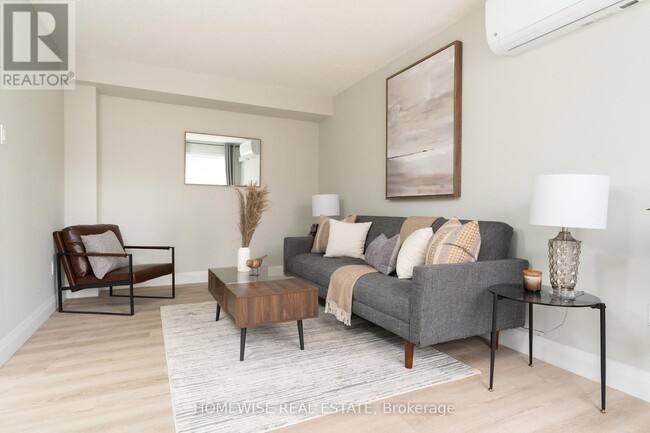 240-240 Ormond Dr in Oshawa, ON - Building Photo - Building Photo