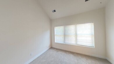 100 Erie St, Unit 401 in Valparaiso, IN - Building Photo - Building Photo
