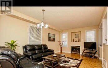 21 Serences Way in Brampton, ON - Building Photo - Building Photo