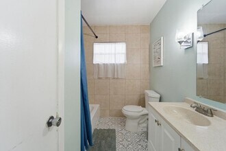 1424 Willow Rd in West Palm Beach, FL - Foto de edificio - Building Photo