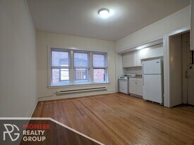 1025 Dempster St, Unit #1025-E2 in Evanston, IL - Building Photo