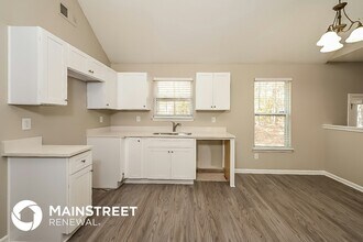 541 Rosalind Terrace in Locust Grove, GA - Foto de edificio - Building Photo