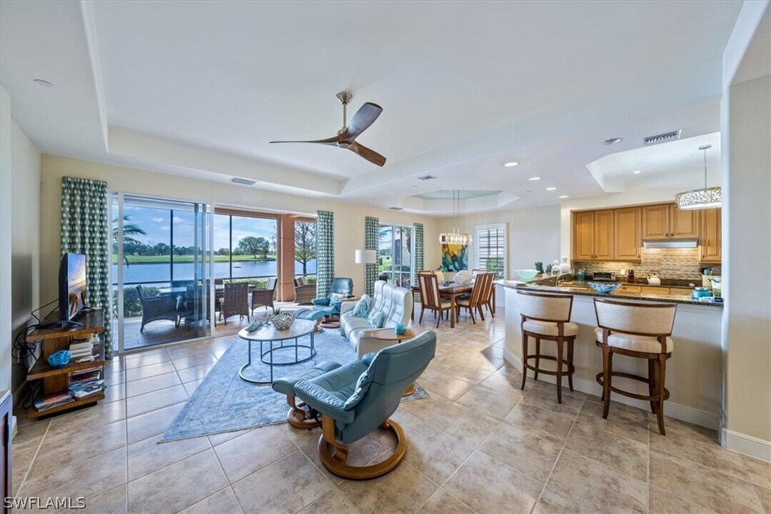 580 Avellino Isles Cir in Naples, FL - Building Photo