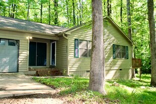 8212 S Lowell Rd in Bahama, NC - Building Photo