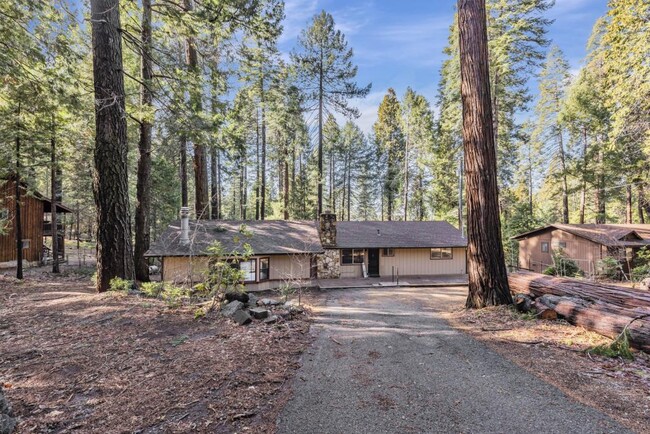 property at 2900 Shady Ln