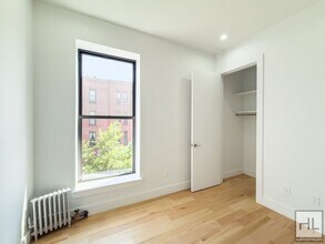 Expansive Sun-drenched Bed-Stuy 7 Bed 3-Ba in Brooklyn, NY - Foto de edificio - Building Photo