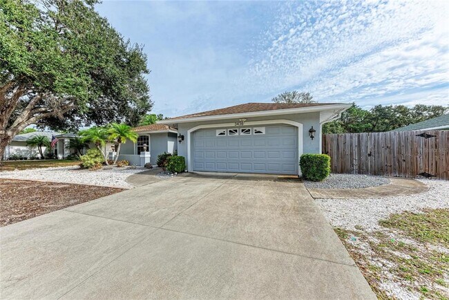 3438 Branch Creek Dr in Sarasota, FL - Building Photo - Building Photo