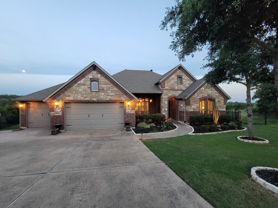 9017 Ambrosia Dr in Austin, TX - Building Photo