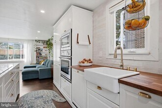 125 E Moreland Ave in Philadelphia, PA - Building Photo - Building Photo