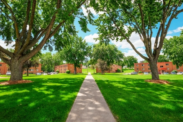 Diamond Eight Terrace in St. Anthony, MN - Building Photo