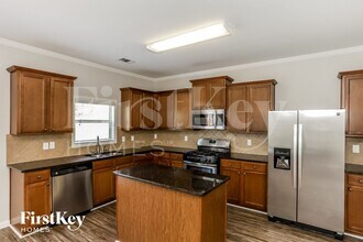 6252 Stonelake Dr SW in Atlanta, GA - Foto de edificio - Building Photo