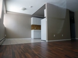 Lincoln Terrace in Calgary, AB - Building Photo - Interior Photo