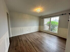 305 Port Way in Columbia, MO - Building Photo