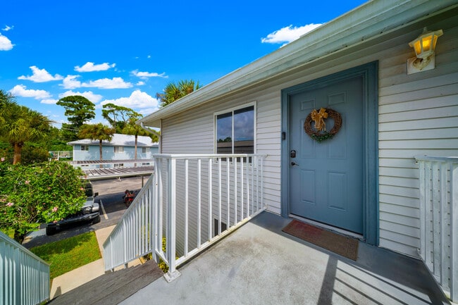 197 SE Village Dr in Port St. Lucie, FL - Building Photo - Building Photo