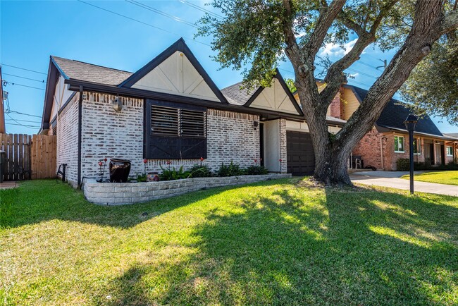 4 Williamsburg Cir in Galveston, TX - Building Photo - Building Photo