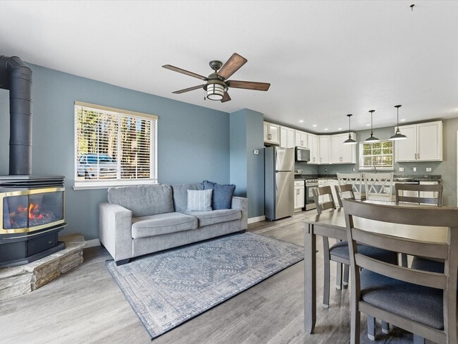 12489 Northwoods Blvd in Truckee, CA - Building Photo - Building Photo