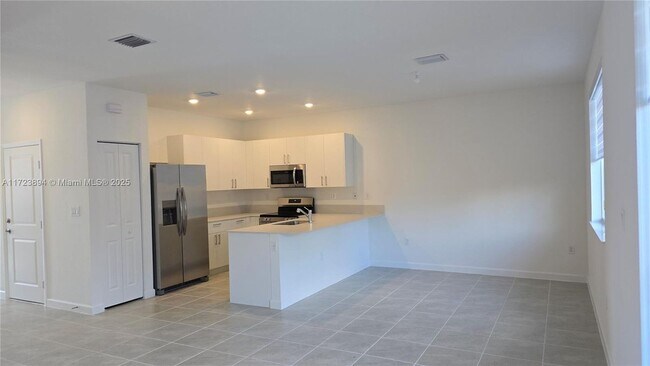 713 SE 13th St Cir in Homestead, FL - Building Photo - Building Photo