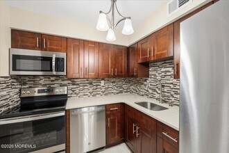 203 Wellington Pl in Matawan, NJ - Building Photo - Building Photo