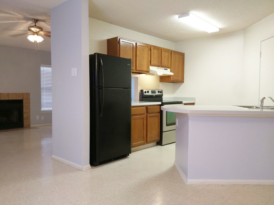 2527 Corian Glen Dr in San Antonio, TX - Building Photo