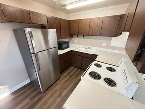 155 Westminster Way in Henderson, NV - Building Photo - Building Photo