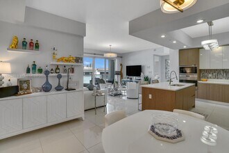 1200 Hillsboro Mile, Unit # 1303 in Hillsboro Beach, FL - Foto de edificio - Building Photo