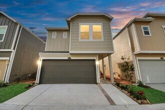 1918 Huntly Chase Dr in Houston, TX - Building Photo - Building Photo
