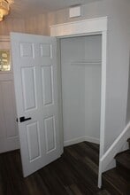 9165 1/2 Noble Avenue in Los Angeles, CA - Building Photo - Building Photo